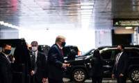 Trump'tan hastanedeki kardeşe maskeli ziyaret