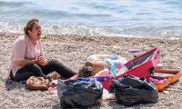 Karantinada olması gereken kadın sahilde yakalandı