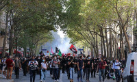 Fransa'da Macron ve hükümete protesto