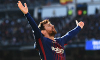 Messi, Barça'da kaldı