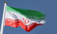İran'da borsa mağdurları hükümeti protesto etti
