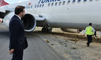 THY uçağı pilotaj hatası nedeniyle toprağa saplanmış