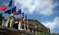 Fransa’da radikalleşme gerekçesiyle 6 cami ve 10 dernek kapatılacak