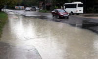 Meteoroloji uyarmıştı: Caddeler göle döndü