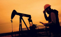 ABD'de stokların artması petrol fiyatlarını düşürdü