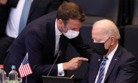 Biden, Vatikan’da Macron’u en az 1 saat bekletti