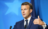 Macron, Cezayir'e yönelik ''polemiklerden'' dolayı üzgün olduğunu belirtti