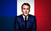 Tepki yağdı: Macron, bayrağın rengini neden değiştirdi?