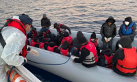 İzmir açıklarında 24 düzensiz göçmen kurtarıldı