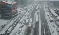 İstanbul trafiğinde kar çilesi