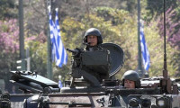 6 aydır maaş alamayan Yunan askeri isyan etti