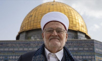 İsrail'den Mescid-i Aksa imamına bir ay seyahat yasağı