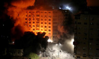 İsrail savaş uçakları Gazze'de 9 katlı binaya bomba yağdırdı