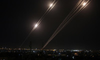 Hamas'tan roketlere devam: 2 İsrailli öldü