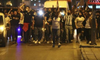 Beşiktaş taraftarları kısıtlamaya rağmen şampiyonluğu sokakta kutladı
