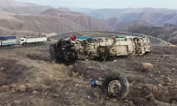 Peru'da otobüs uçuruma yuvarlandı