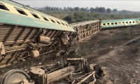 Pakistan'da tren kazası! Onlarca ölü ve yaralı var