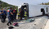LÖSEV'e ait minibüs devrildi: 25 yaralı