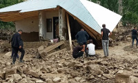 Van'da sel felaketi: 5 ev yıkıldı