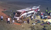 Yolcu otobüsü devrildi, çok sayıda ölü ve yaralı var