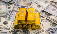 Güçlenen dolar, altın fiyatını zayıflattı