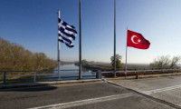 Yunanistan Türk vatandaşlarına kapıları açıyor