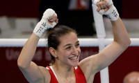 Buse Naz Çakıroğlu, Karadağ'da altın madalya kazandı
