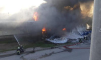 Kocaeli Körfez'de bulunan sanayi tesisinde yangın