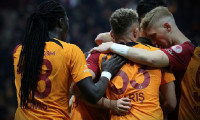 Galatasaray'da Okan Buruk 2 oyuncuyla yolları ayırıyor!