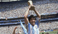 Maradona'nın efsane golünü attığı top 2 milyon sterline satıldı