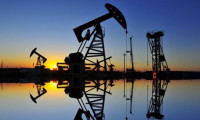 İran petrolünün küresel pazarlara dönmesi endişesi fiyatları geriletti