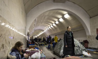 Kiev'de siviller metro istasyonlarına sığındı