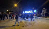 Kocaelispor taraftarları tesisi bastı 
