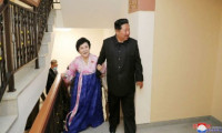 Kuzey Kore lideri ev hediye etti: Göz yaşlarını tutamadı