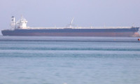 Rus petrolü taşıyan gemi Amsterdam açıklarında bekliyor