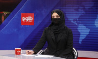 Afganistan’da kadın spikerler için burka dönemi