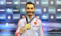 Milli cimnastikçi Ferhat Arıcan'dan altın madalya 