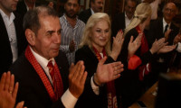Dursun Özbek'ten lisede zafer konuşması, cemiyette kutlama