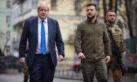 Boris Johnson'dan Ukrayna'ya askeri eğitim teklifi