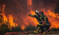 Fransa'daki yangınların dumanı Paris'e kadar ulaştı