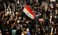 Irak Meclisi'nde Sadr yanlılarından zincirli gösteri