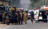 Pakistan'da bombalı saldırı: 2 polis öldü