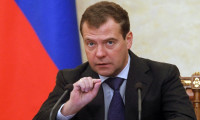 Medvedev'den Ukrayna'ya rest: NATO'dan çekilse bile...