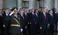 Devlet erkanı Anıtkabir'de... Erdoğan Anıtkabir Özel Defteri'ni imzaladı