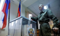 Tartışmalı referandum: Rus askerler kapı kapı dolaşıp soru yöneltiyor