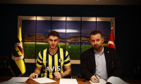 Fenerbahçe resmen açıkladı: Sözleşmesini 2027'ye kadar uzattı!