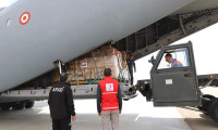Türkiye'nin Gazze için yardım uçağı Mısır'a indi