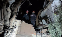 Hatay'da eşya aldıkları hasarlı binada depreme yakalandılar: 3 kişi enkaz altında