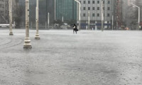 İstanbul'da fırtına ve sağanak yağış etkili oldu