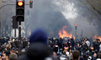 Fransa'da 1 milyondan fazla kişi sokağa indi